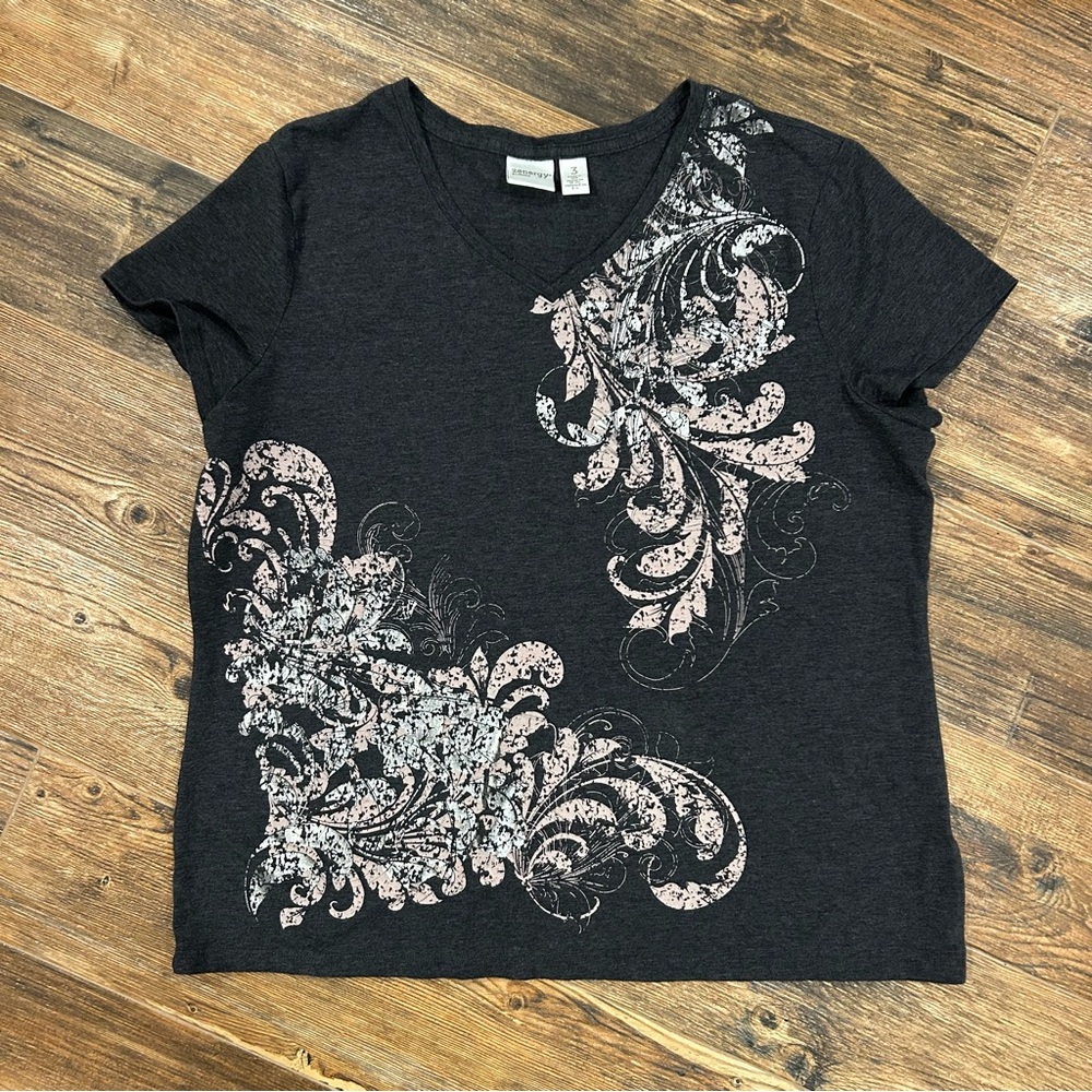 Chico’s Zenergy Graphic V-Neck Tee – Size 3